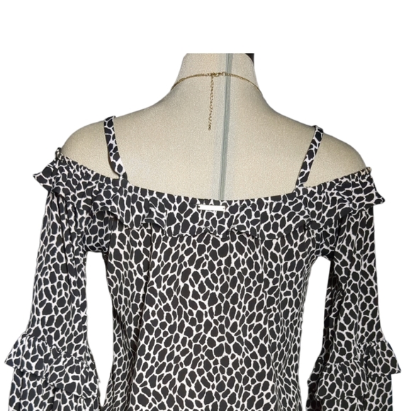 MICHAEL KORS Black and White Open Shoulder Bell Sleeves Size M. - Picture 13 of 16